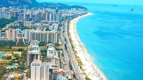 Vista aérea de Río de Janeiro desde helicóptero: famosa playa de Copacabana, playa de Ipanema, playa de Barra da Tijuca . —  Fotos de Stock