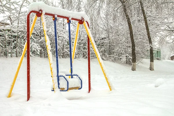 Sneeuw Bedekte Openbare Speeltuin Residentiële Wijk Moskou Stad Winterochtend — Stockfoto