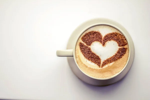 Vrouw Met Warme Kop Van Koffie Met Hart Vorm — Stockfoto