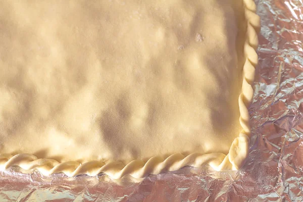 Приготування Традиційного Пирога Дріжджового Тіста Перед Відправкою Духовку — стокове фото