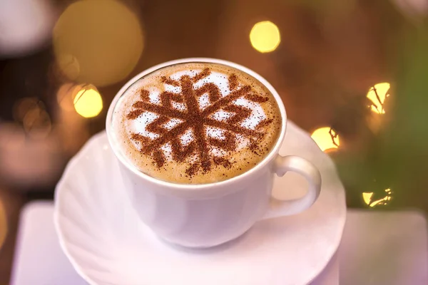 Капучино Снежинками Корицы Молочной Пены Время Рождественских Праздников Кофе Рождество — стоковое фото