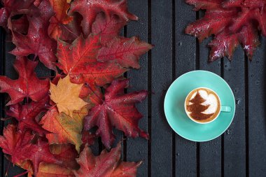 Noel ağacı, latte sanat kahve Kupası üzerinde çizim