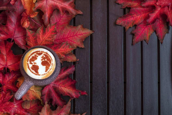 Una Taza Café Capuchino Con Patrón Del Planeta Tierra Hecha —  Fotos de Stock