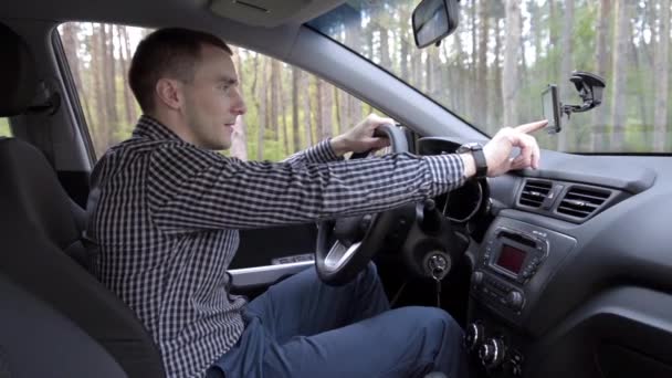 Geschäftsmann im Auto — Stockvideo