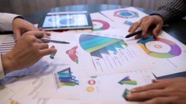 Ofiste Birlikte Çalışan İş Adamları
