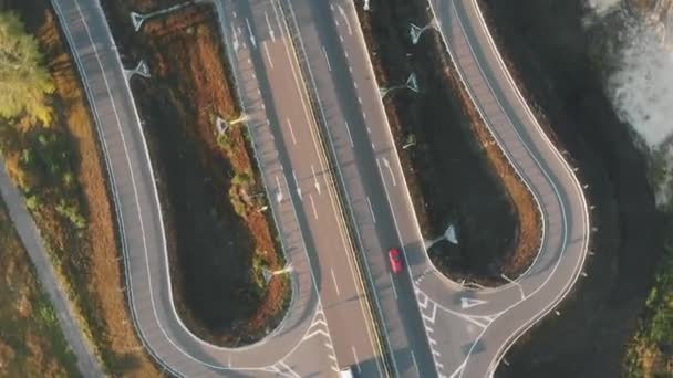 Bekijk Van Bovenaf Verkeer Kruispunt Die Auto Vroege Ochtend Evolueren — Stockvideo