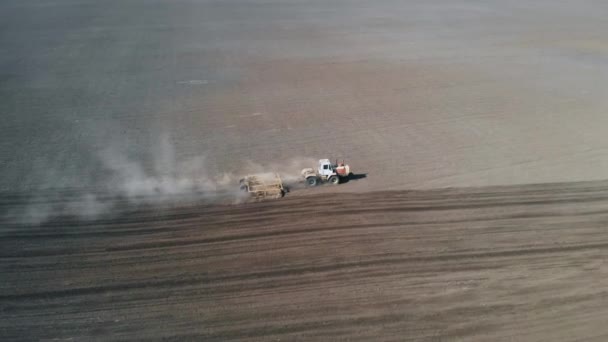 Tierra Cultivo Del Tractor Drones Aéreos — Vídeo de stock