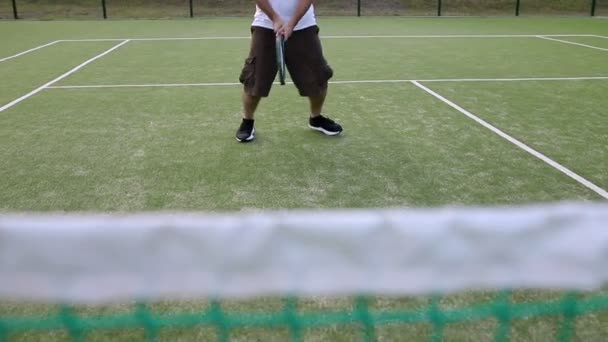 Camera Moves Net Tennis Court Net Guy Preparing Take Opponents — Stock Video