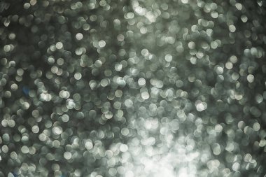 Gümüş Glitter vintage ışıklar arka plan. Bulanık Noel Soyut doku. Ufuk bokeh