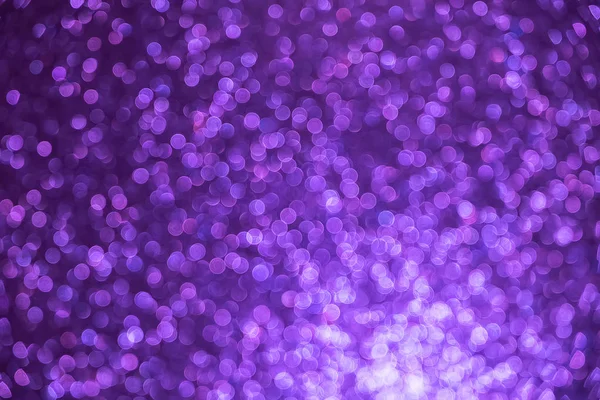 Purple csillogó vintage fények háttér. Homályos karácsonyi absztrakt textúra. Defocused bokeh — Stock Fotó