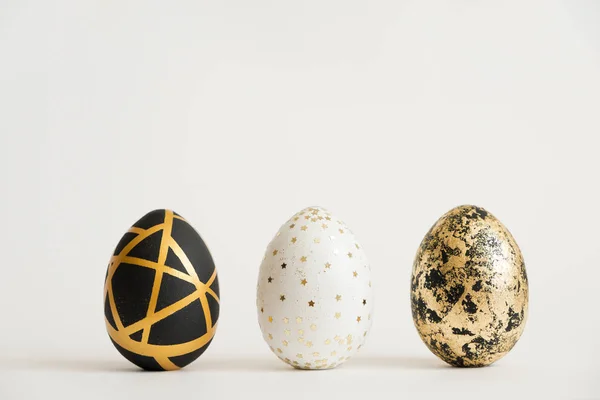 Three Easter Golden Decorated Eggs Isolated White Background Minimal Easter — Stock Photo, Image