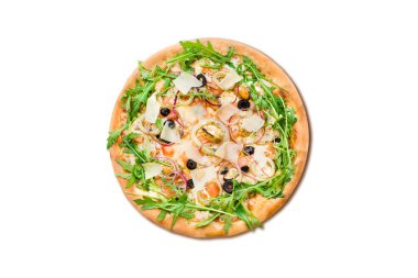 Geleneksel İtalyan pizza midye, roka ve menü için beyaz arka plan üzerinde izole parmesan ile