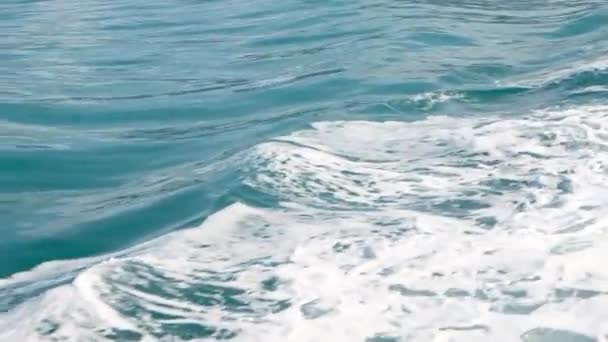 A slow motion view of the wake behind a large cruise ship at sea. Ship Sailing on Ocean. View from the back of a ship over the waters surface in sea — Stock Video