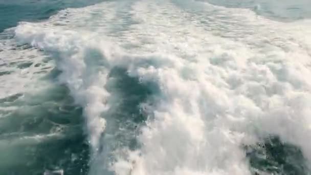 A slow motion view of the wake behind a large cruise ship at sea. Ship Sailing on Ocean. View from the back of a ship over the waters surface in sea — Stock Video