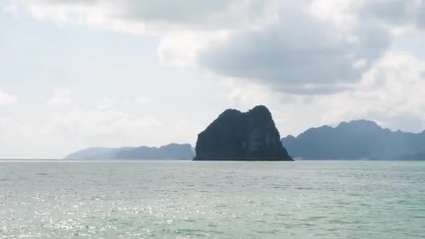 Bird eye panoramisch bovenaanzicht van Koh Samui Island. Paradijs tropische badplaats van Thailand. Idyllische natuurlijke achtergrond — Stockvideo