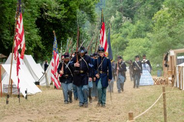Duncan Mills, Ca - 14 Temmuz 2018: Kuzey Kaliforniya'nın İç Savaşı canlandırma, yeniden enactors. Kamp yürüyen ordusuna. Bu olay büyük biridir Batı kıyısında ve her yıl olur