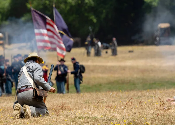 ダンカン工場 カリフォルニア 2018 南軍の兵士の戦場の連邦軍に撃たれます 南北戦争の日 これは西海岸最大の再現のイベントの 毎年を発生 — ストック写真