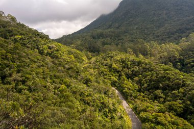 Viiew Morro dan Kemik izi yapmak, Petropolis, Rio de Janeiro, Brezilya, kısmen bulutlu bir günde, Vargem Grande yol featuring, Fazenda Inglesa, Rocio