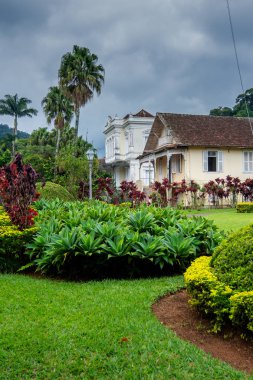 Petropolis, Rio de Janeiro, Brezilya- 17 Mayıs 2018: Brezilya Cumhurbaşkanlarının resmi yazlık evi Rio Negro Palace kompleksi, bahçe de dahil olmak üzere yandan görüntülendi