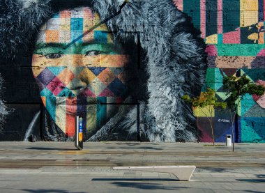 Rio De Janeiro, Rj, Brezilya - 22 Mayıs 2018: Ünlü duvar resmi sağ Carioca hattı 1 İstasyonu Parada dos Navios, Pier Maua yakınındaki boyunca.  