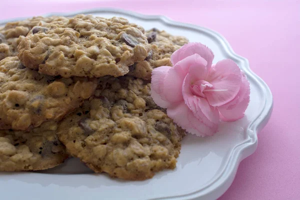 Chocolate Chip Cookies Mother Pink Background Decorated Pink Flower — Stock Photo, Image