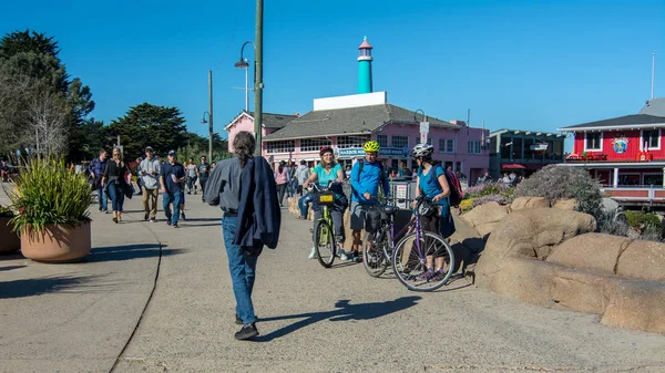 Monterey Února 2018 Neznámí Lidé Centrum Města Monterey Wharf Slunečného — Stock fotografie