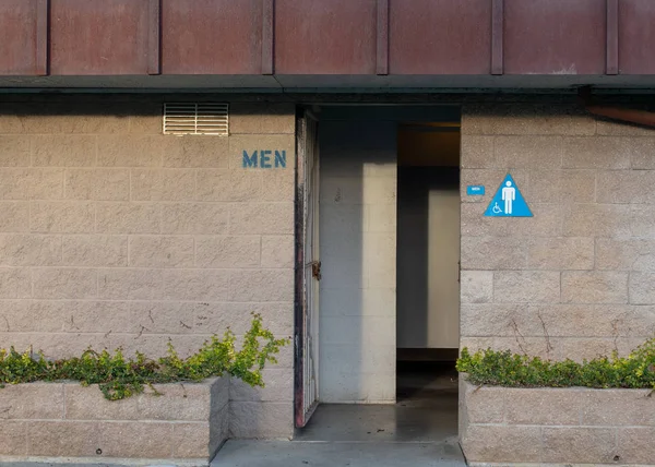 Manliga toalett skylt — Stockfoto