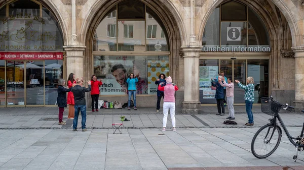 Tai Chi i staden — Stockfoto