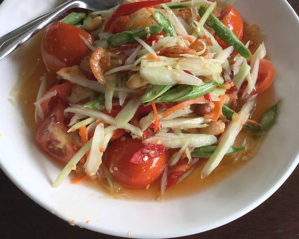 Close-up em salada de mamão tailandesa — Fotografia de Stock