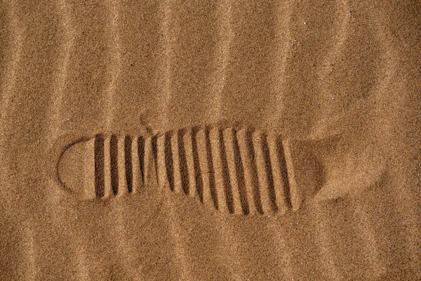 Fußabdruck Auf Abstrakten Sandmustern Der Wüste Fernsicht Frische Spur — Stockfoto