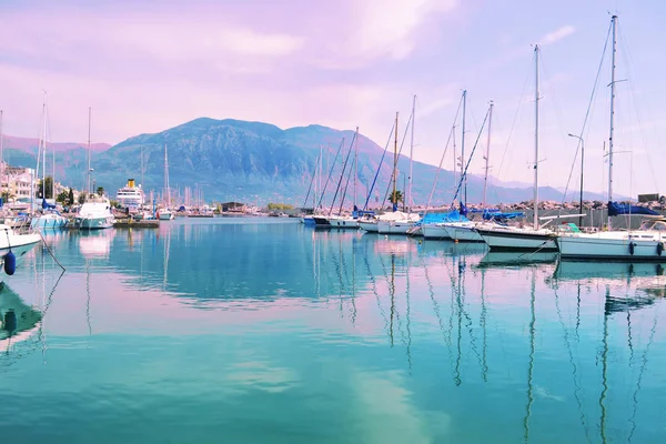 Roze Zonsondergang Landschap Kalamata Harbor Griekenland Peloponnesos — Stockfoto