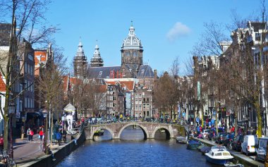 Amsterdam Hollanda, 29 Mart 2015: Amsterdam City - kanallar ve evler Hollanda manzara. Editoryal kullanım.