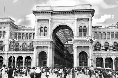 Milano İtalya 31 Mayıs 2018: Vittorio Emanuele II Galerisi Milan City İtalya siyah ve beyaz fotoğraf. Editoryal kullanım.