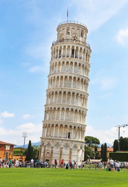 Pisa İtalya, Mayıs-02 Haziran: leaning tower of Pisa İtalya - ünlü İtalyan simge turistler. Editoryal kullanım.