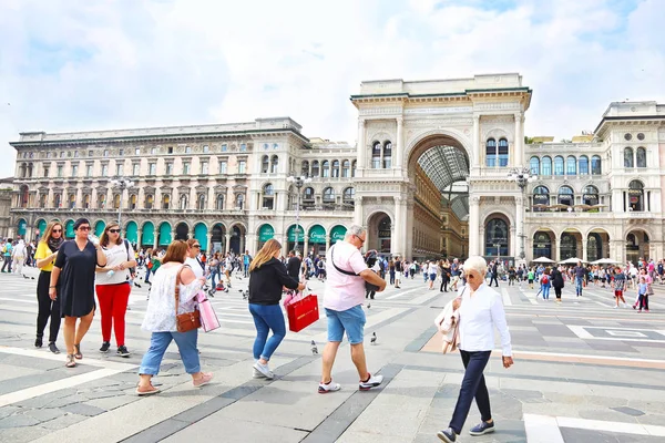 Milan İtalya 31 Mayıs 2018: Milan şehir İtalya, Vittorio Emanuele II Galerisi. Editoryal kullanım.