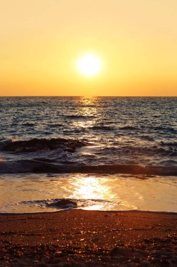 Paxos İyonya Adaları Yunanistan bir sahilde günbatımı manzara