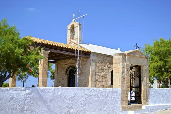 萨罗尼克湾希腊 Aegina 岛传统教堂 — 图库照片