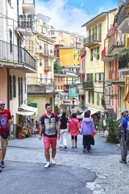 Manarola Cinque Terre İtalya, 01 Haziran 2018: geleneksel Manarola köy Cinque Terre - La Spezia İtalya açık havada sahne. Editoryal kullanım.