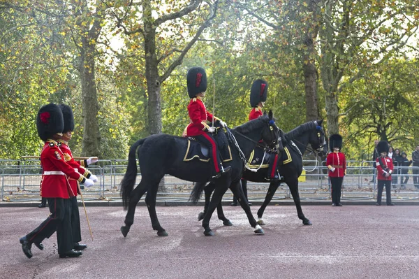 Londra Regno Unito Ottobre 2018 Guardie Del Buckingham Palace Durante — Foto Stock