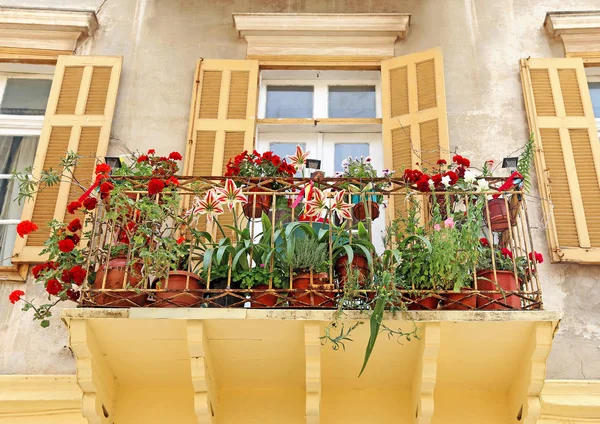 Traditionella Hus Och Balkong Med Blommande Blommor Nafplio Argolis Grekland — Stockfoto
