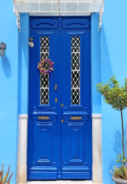 Nafplio kasaba Argolis Yunanistan geleneksel mavi kapı