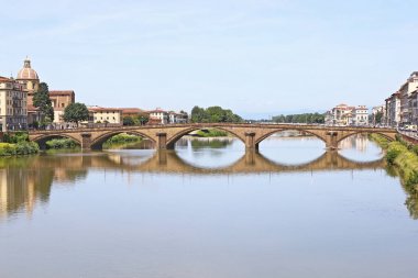 Floransa veya Firenze şehir İtalya'da Arno nehri manzara