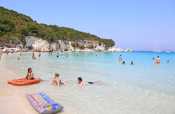 Antipaxos Yunanistan, Ağustos 30 2017: Voutoumi plaj Antipaxos İyonya adaları Yunanistan manzara. Editoryal kullanım.