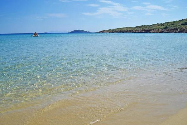 Andros Adası Cyclades Yunanistan Daki Turkuaz Deniz Manzarası — Stok fotoğraf