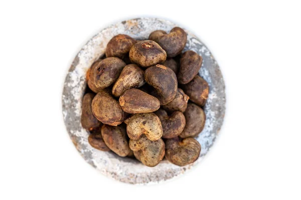 Kešú-Mísa plná syrových ořechů ve skořápce — Stock fotografie