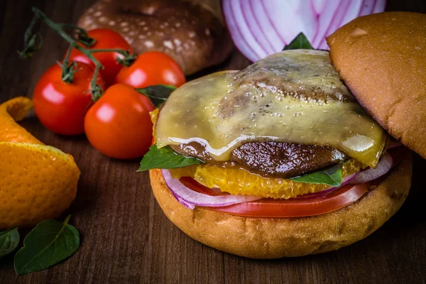 Vegetáriánus kézműves Burger — Stock Fotó