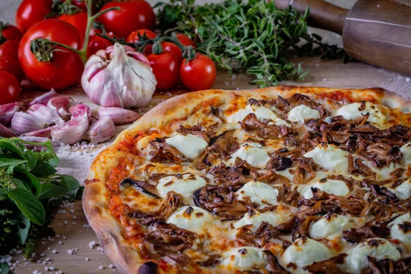 Shimeji Grzyb Ser Śmietankowy Pizza Składniki Gotowania Pomidory Bazylia Czosnek — Zdjęcie stockowe