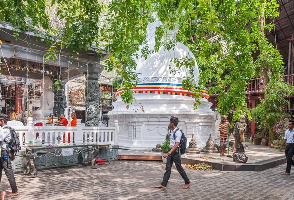 Colombo, Sri Lanka 06 Nisan 2017: tapınak Gangaramaya.