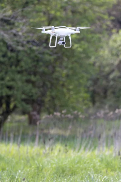 Modern Drone Repülő Szabadtéri Fotó Logók Vagy Védjegyek — Stock Fotó