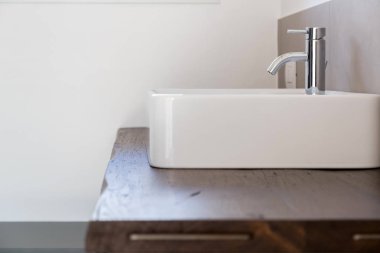 Zarif ve modern tarzı banyo mobilyaları